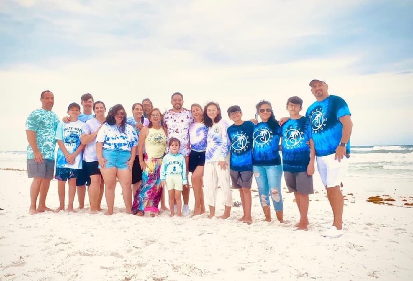 La familia completa de Ricardo Jiménez reunida en una playa de Florida