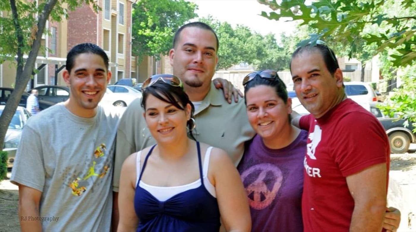 Ricardo Jiménez junto a sus hermanos