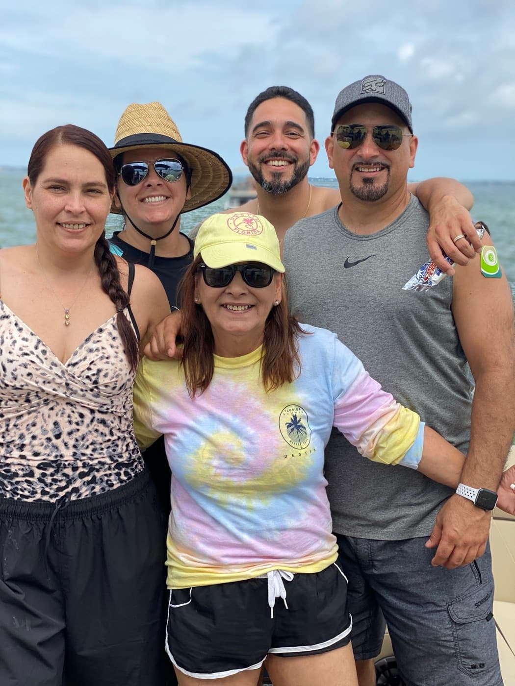 La mamá de Ricardo junto a Yilia, Vanessa y Javi