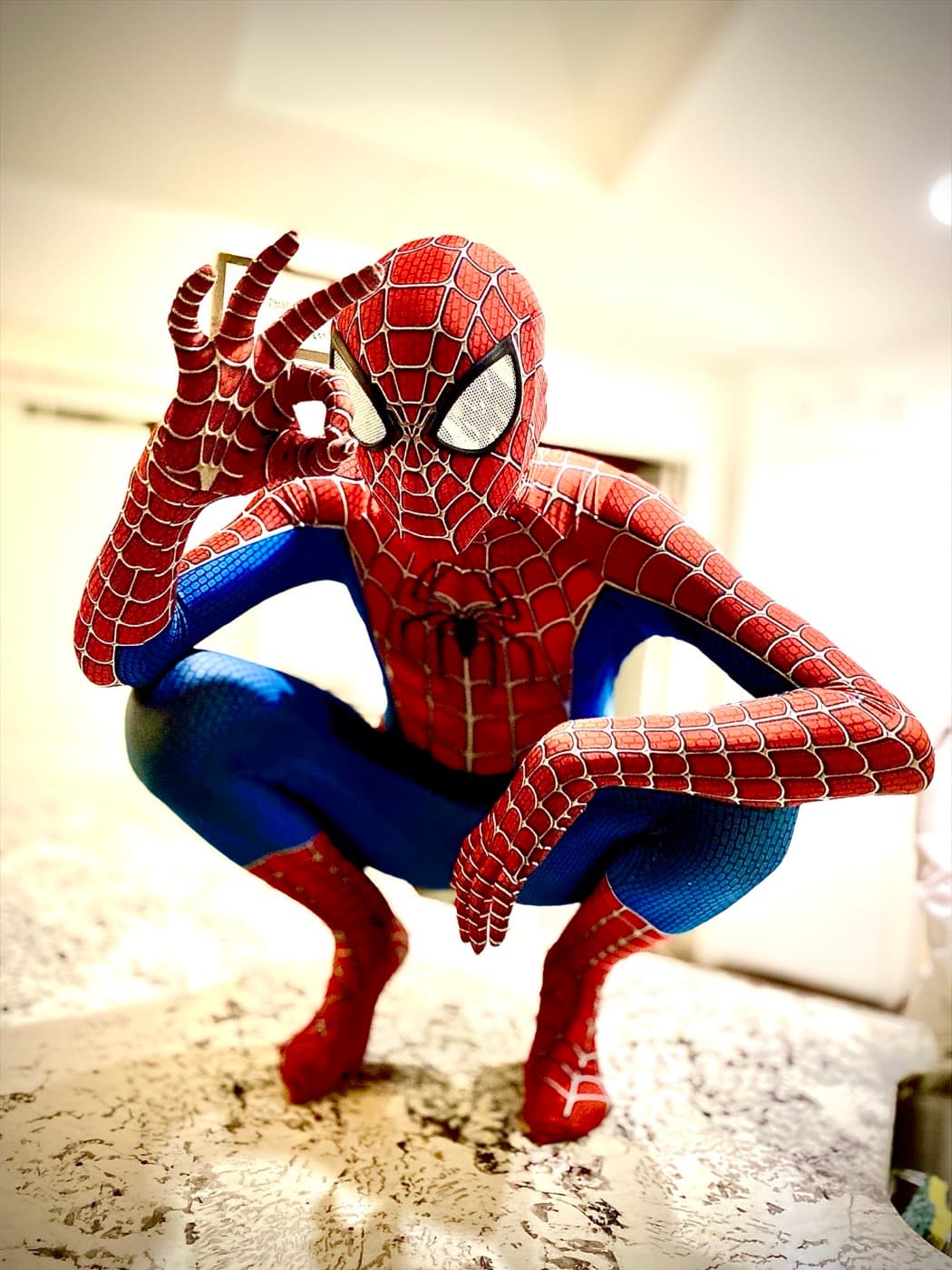 Ricky vestido de Spider-Man